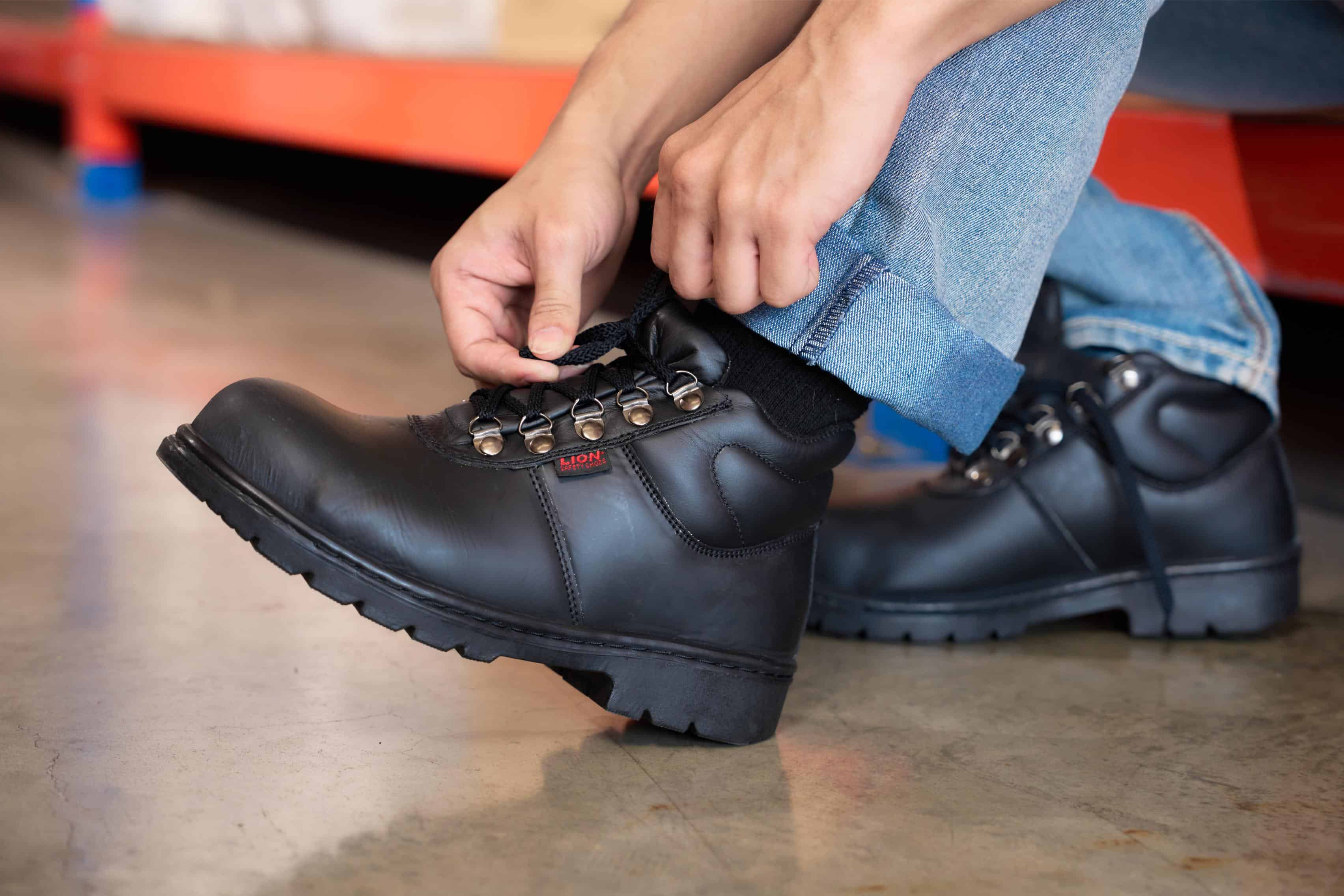 การดูแลรักษาพื้นรองเท้าเซฟตี้เพื่อความปลอดภัยของพนักงาน