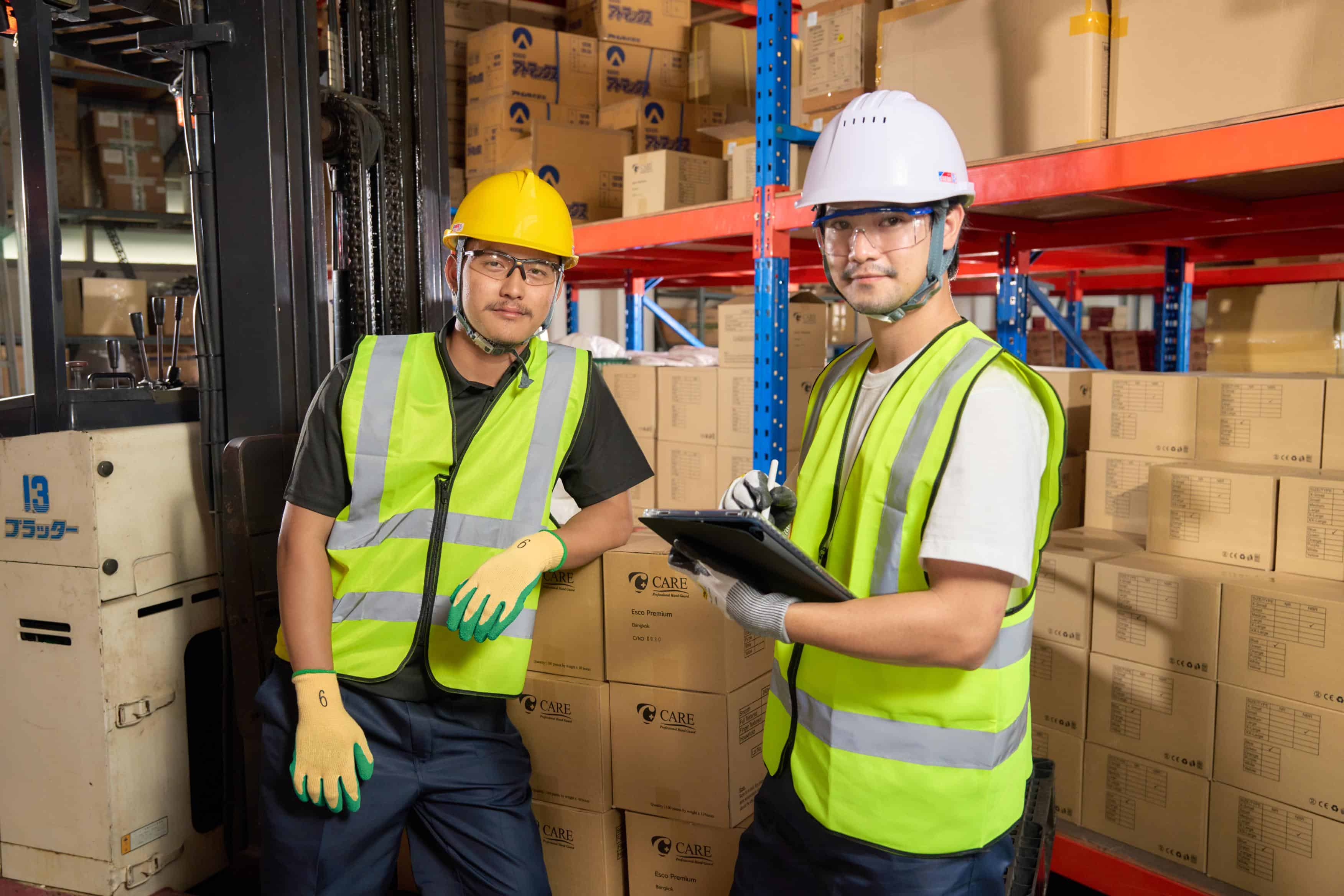 ประโยชน์ของแว่นตาเซฟตี้ ใช้ปกป้องดวงตาจากการทำงานในคลังสินค้า