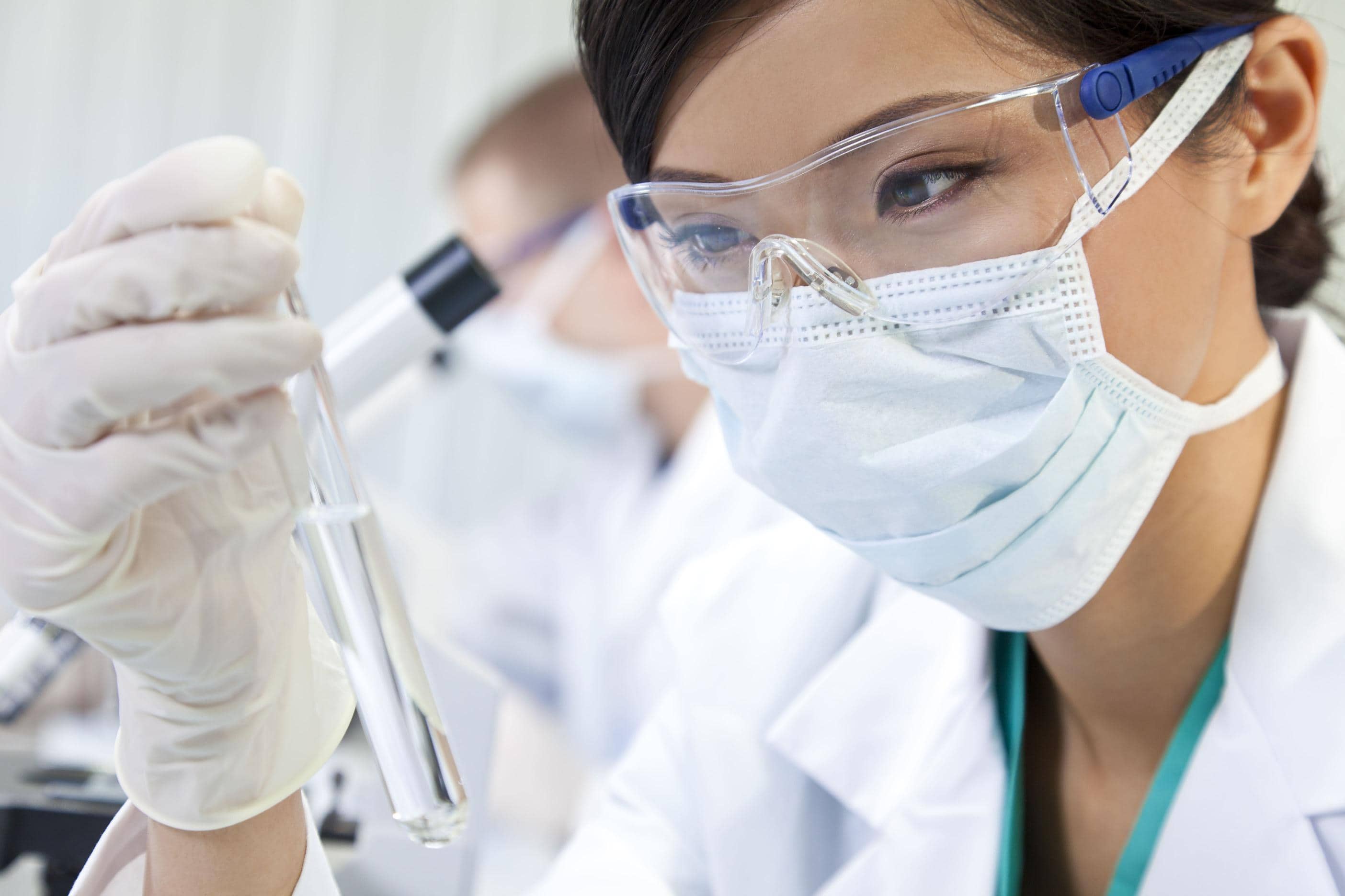 ประโยชน์ของแว่นตาเซฟตี้ ใช้ปกป้องดวงตาจากการทำงานใกล้สารเคมี